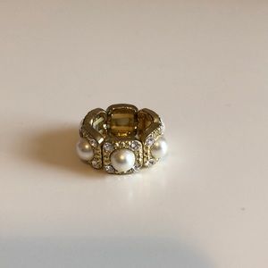 Elastic rhinestone/pearl ring